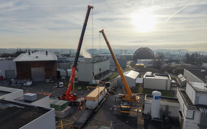 Delivery of a coldbox at HL-LHC P1